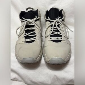 Size 9.5 men’s- Jordan Lift Off Reflect Silver